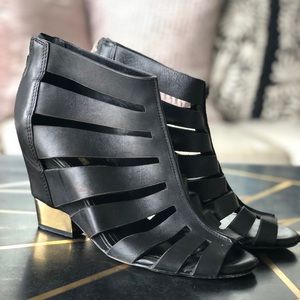 BCBGeneration Charlie Blk Leather Cage Booties 8.5